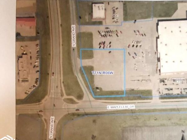 3-71-6 N Grand Avenue, Mount Pleasant, IA 52641