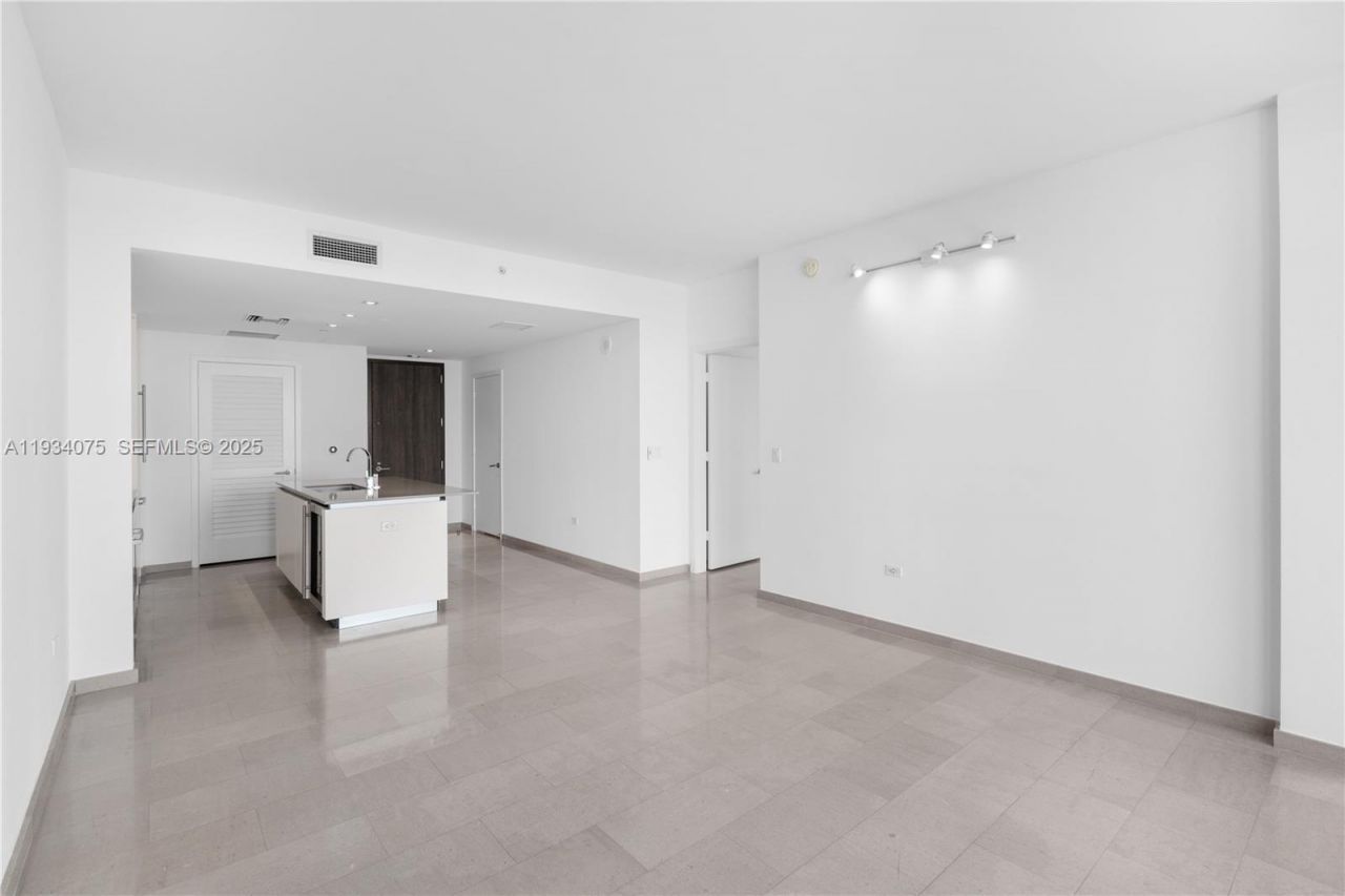 68 SE 6th St, Unit 2006, Miami, FL 33131 Photo