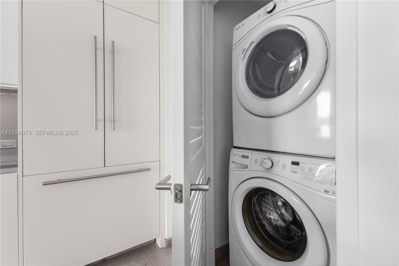 68 SE 6th St, Unit 2006, Miami, FL 33131 Photo