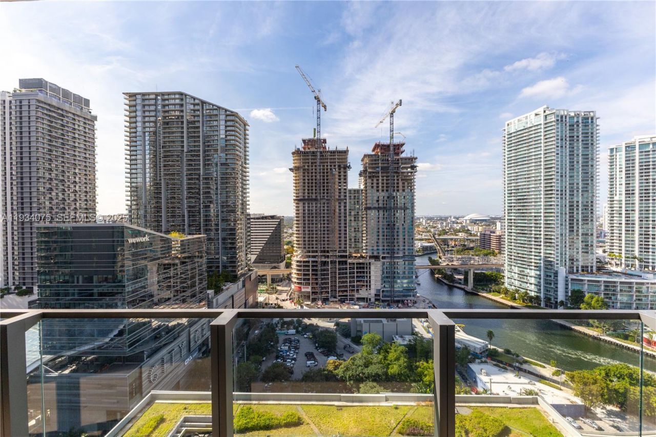 68 SE 6th St, Unit 2006, Miami, FL 33131 Photo