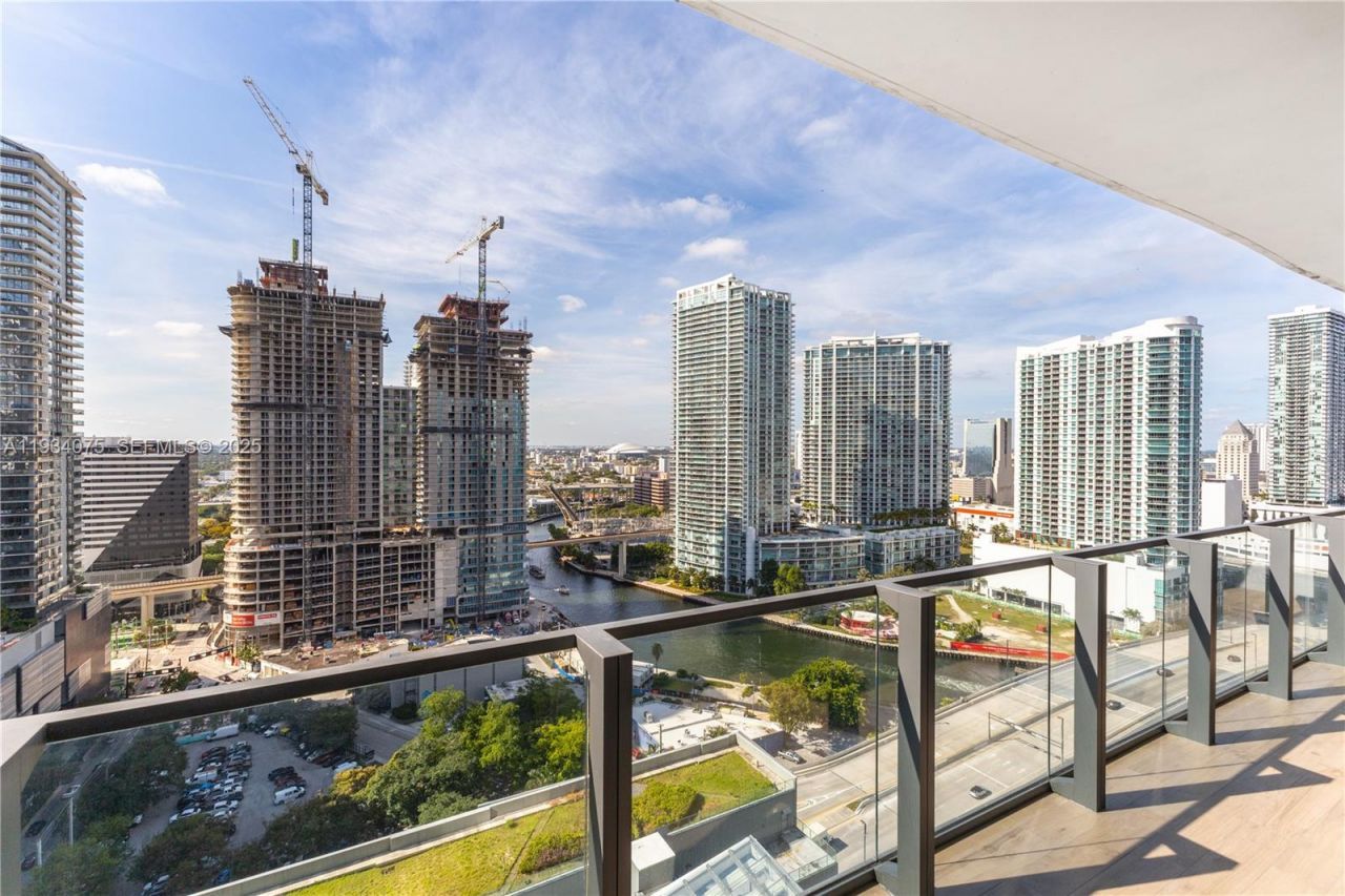 68 SE 6th St, Unit 2006, Miami, FL 33131 Photo