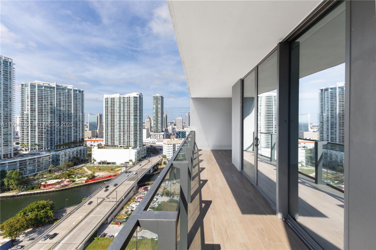 68 SE 6th St, Unit 2006, Miami, FL 33131 Photo