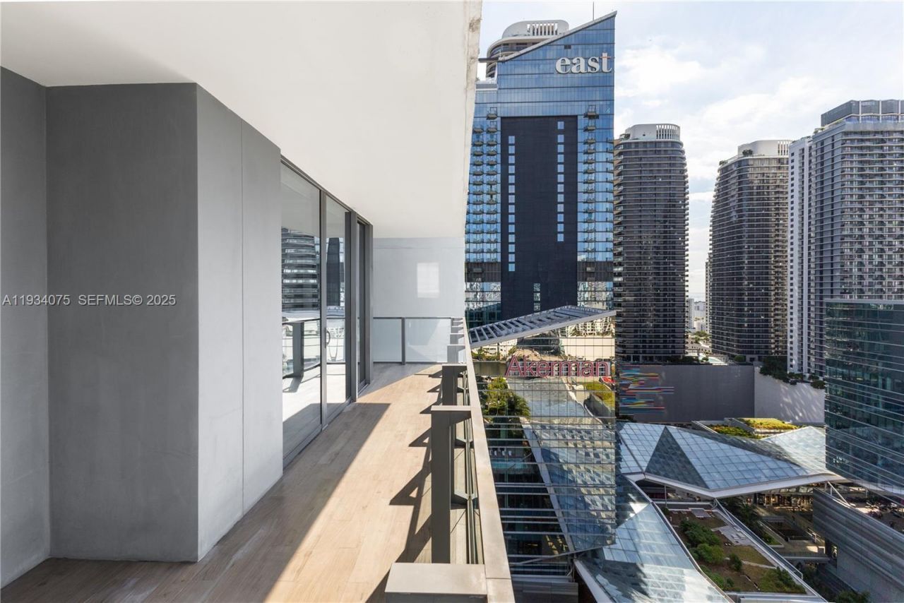 68 SE 6th St, Unit 2006, Miami, FL 33131 Photo