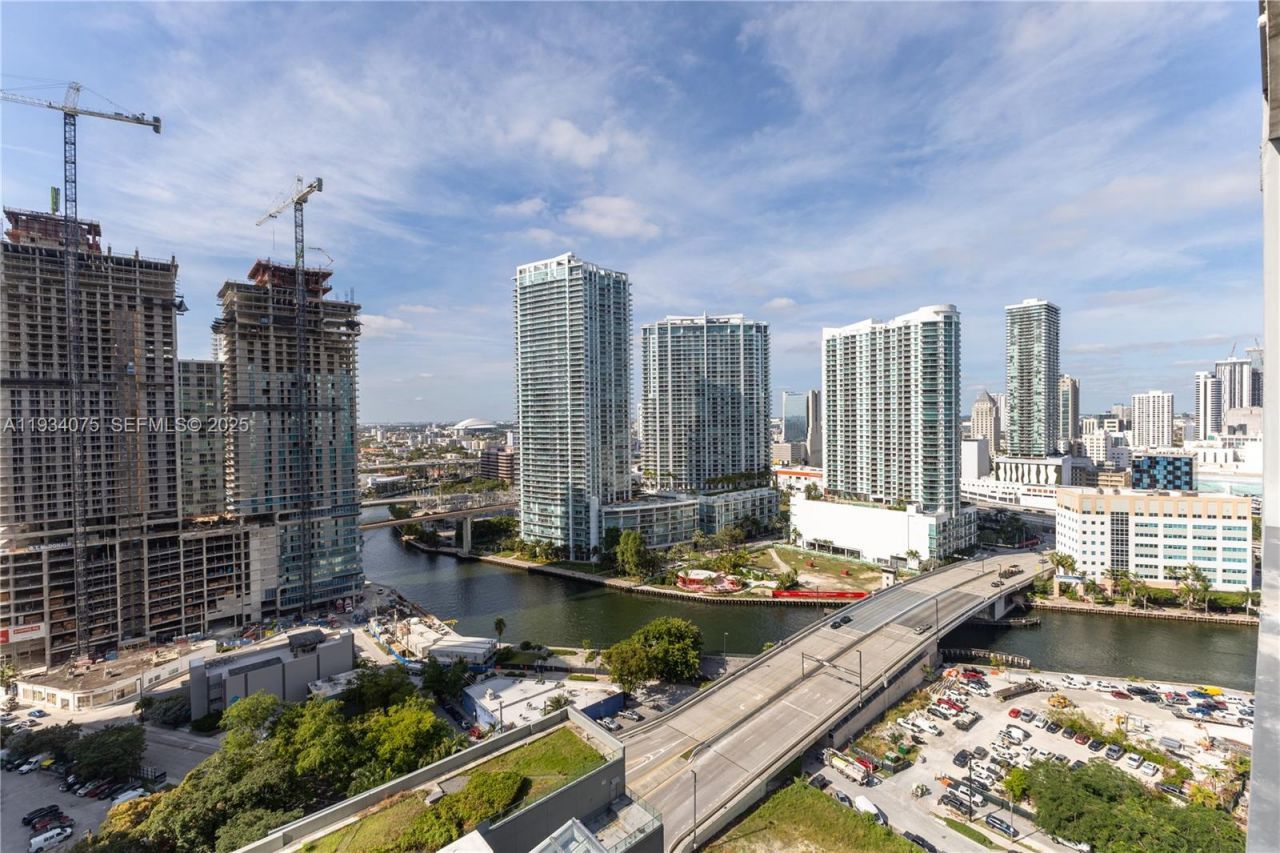 68 SE 6th St, Unit 2006, Miami, FL 33131 Photo