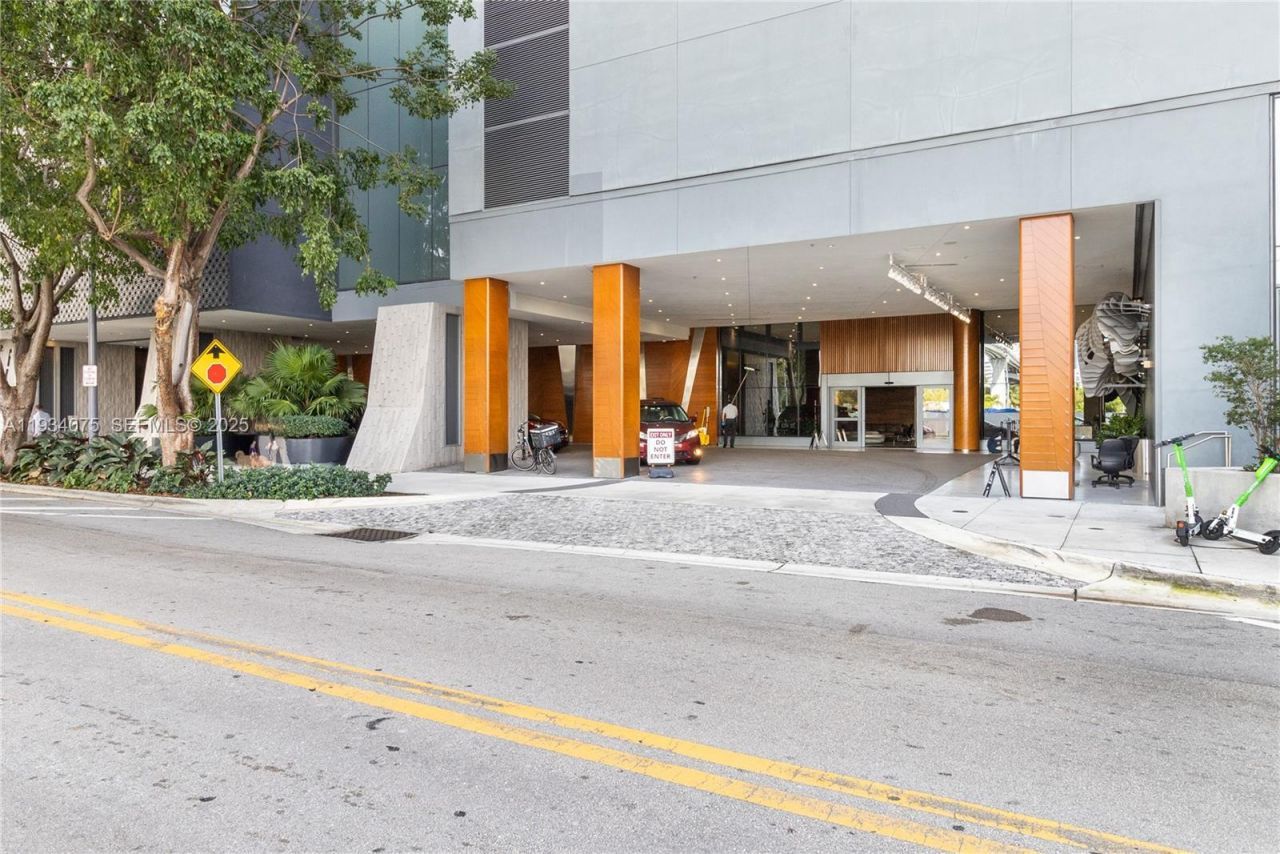 68 SE 6th St, Unit 2006, Miami, FL 33131 Photo