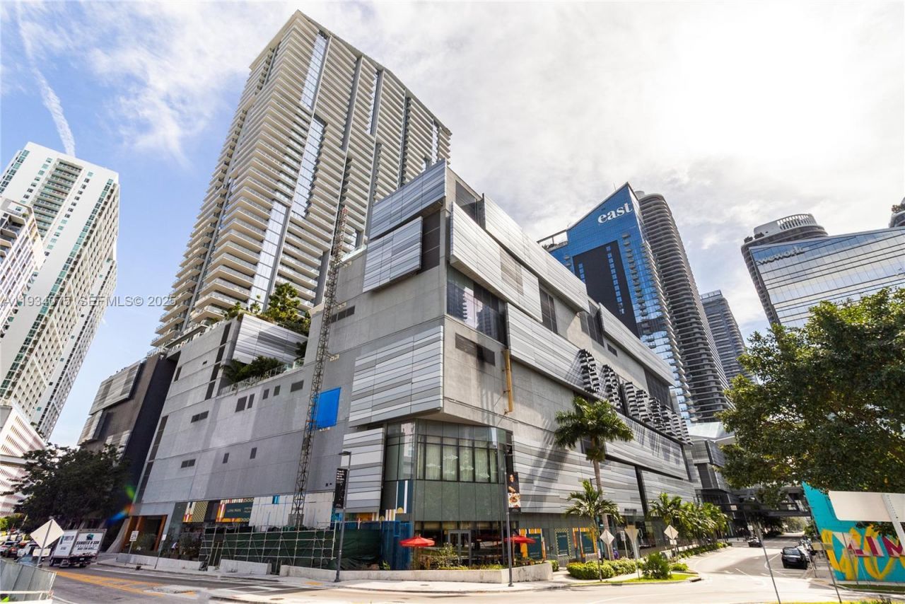 68 SE 6th St, Unit 2006, Miami, FL 33131 Photo