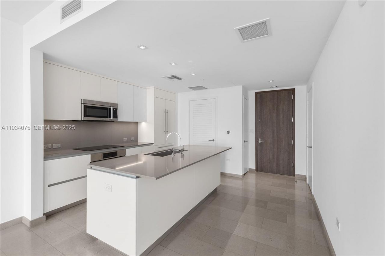 68 SE 6th St, Unit 2006, Miami, FL 33131 Photo