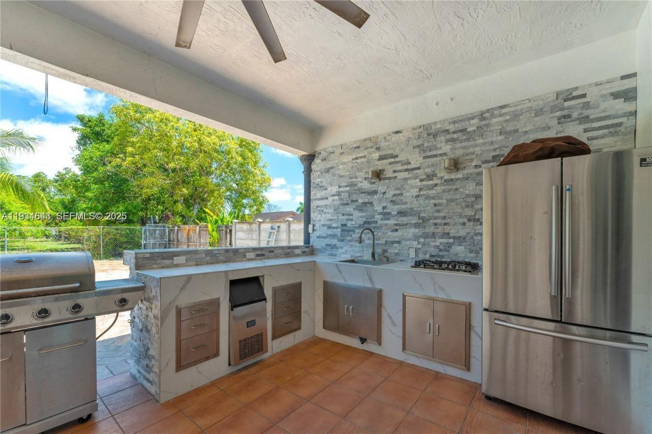 15519 SW 182nd Ln, Miami, FL 33187 Photo