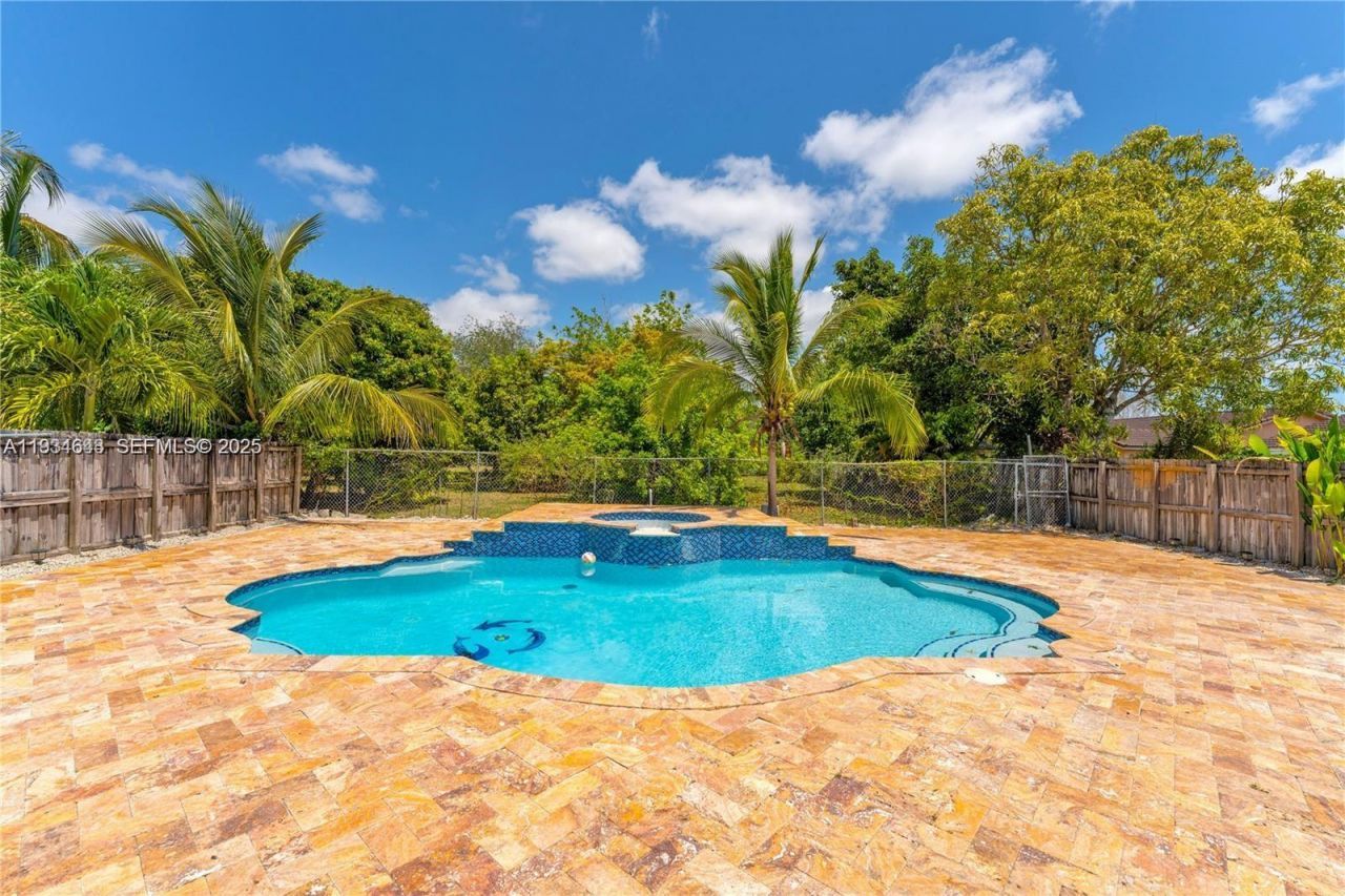 15519 SW 182nd Ln, Miami, FL 33187 Photo