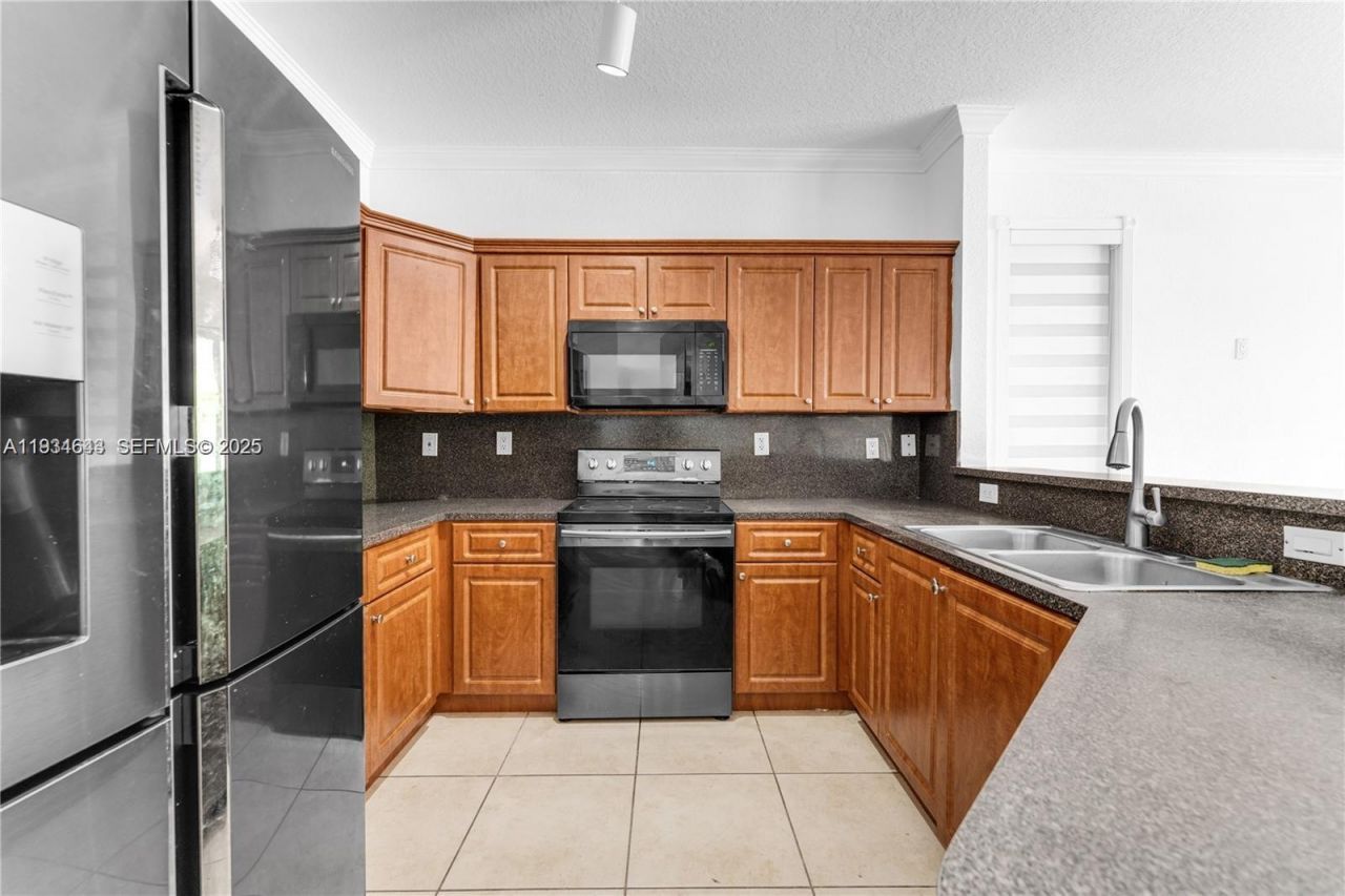 15519 SW 182nd Ln, Miami, FL 33187 Photo