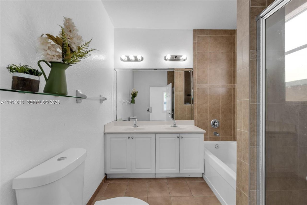 15519 SW 182nd Ln, Miami, FL 33187 Photo