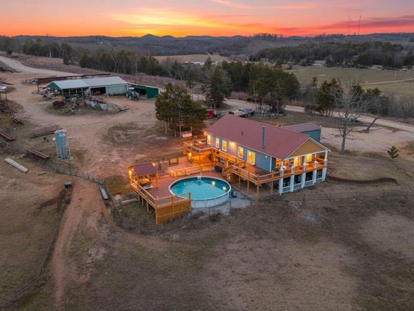 1986 County Road 504 , Gainesville, MO 65655