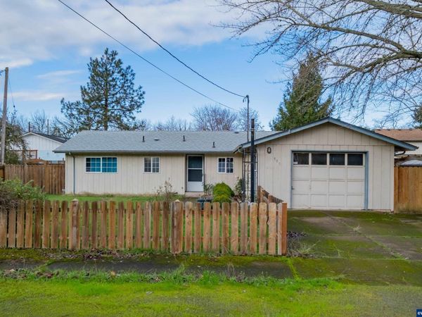 905 Ash St, Brownsville, OR 97327