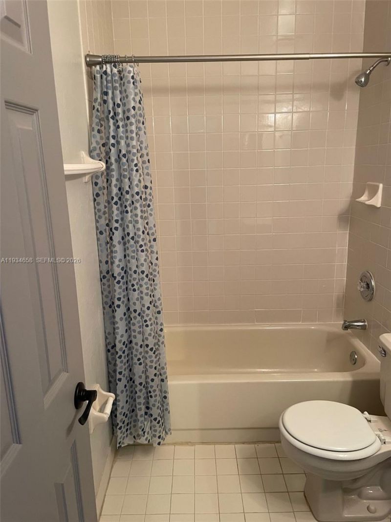 7762 W 34th Ln, Unit 18-202, Hialeah, FL 33018 Photo