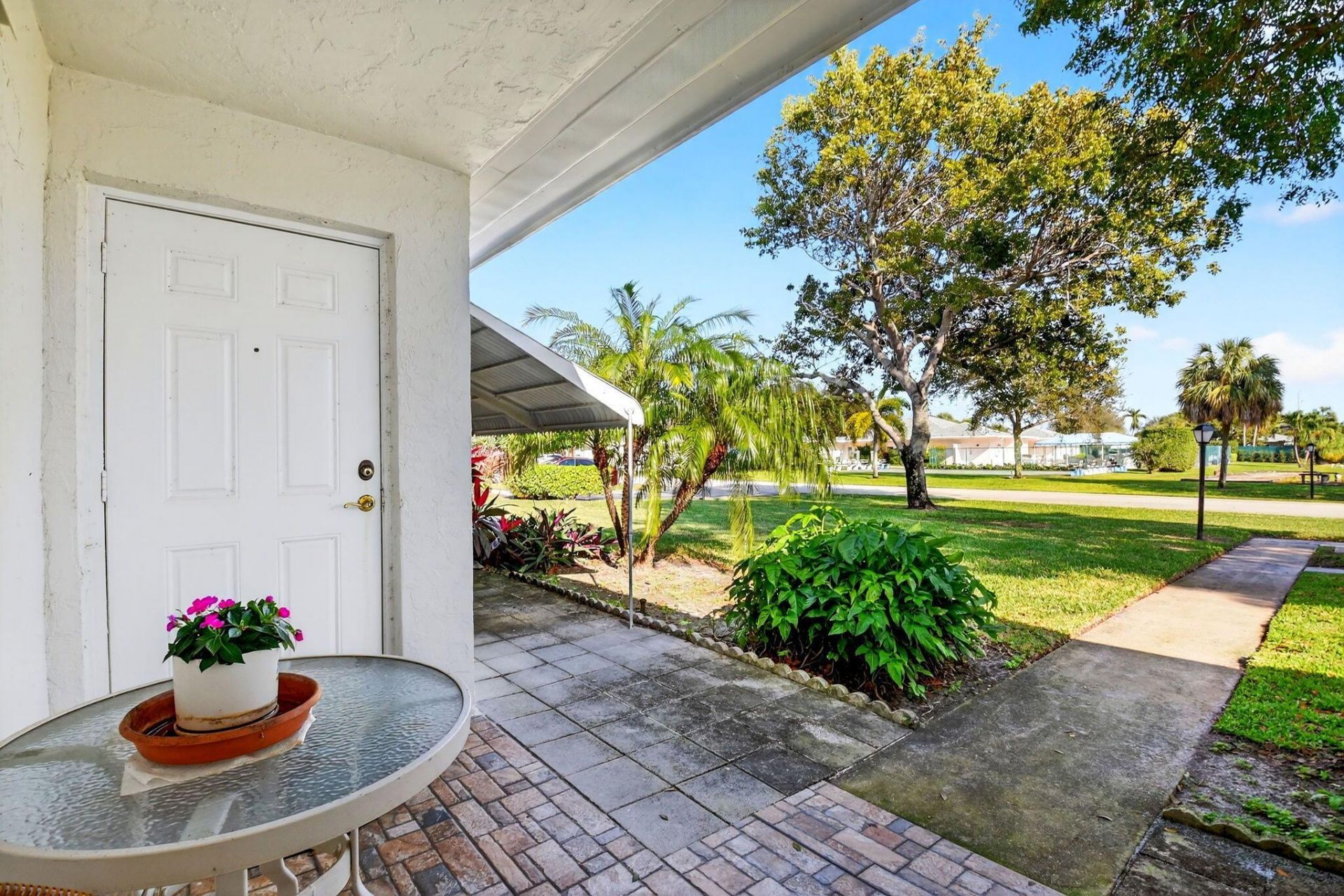 7293 W Oakridge Circle, Lake Worth, FL 33462 Photo