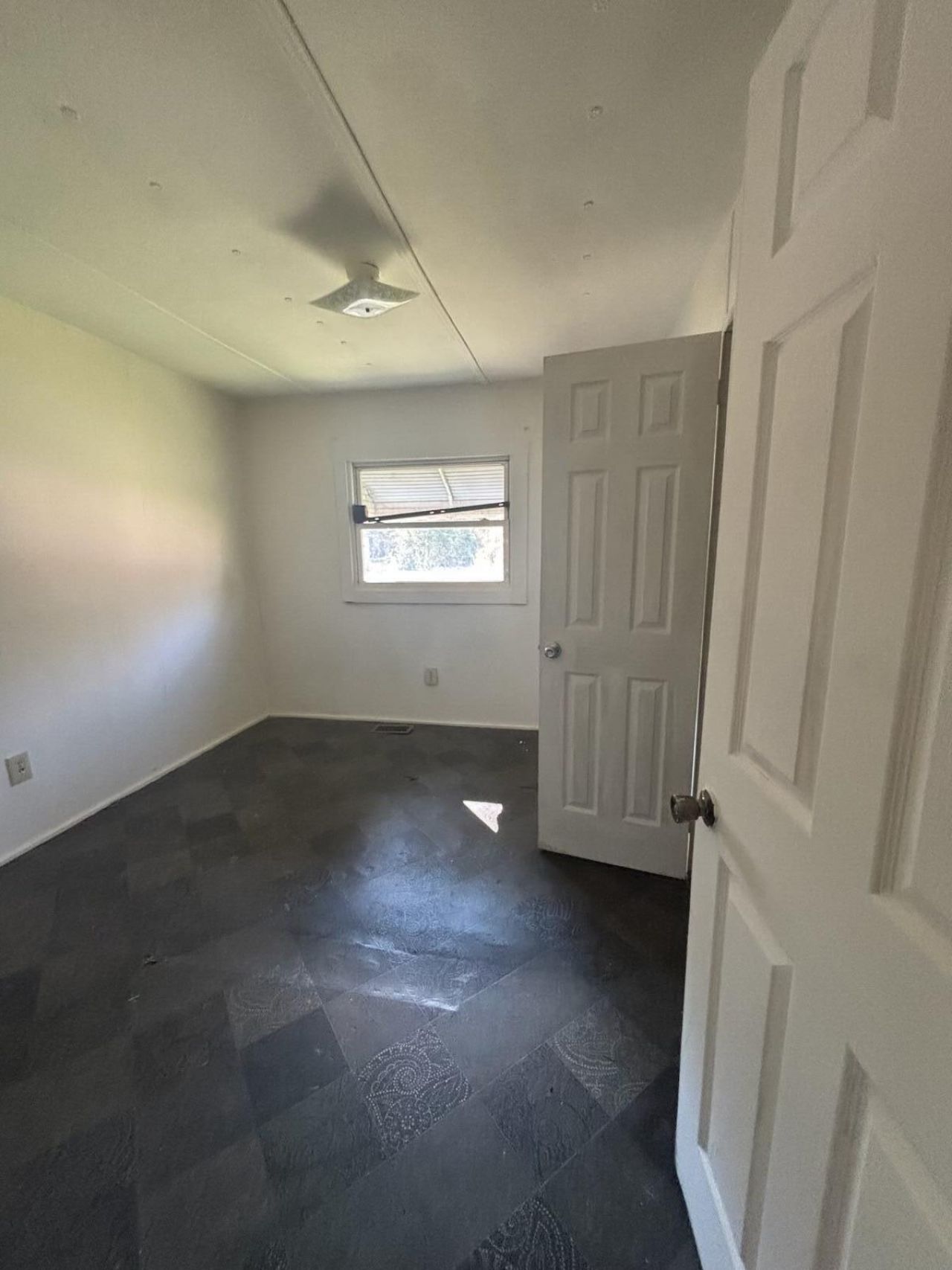 889 Chitwood Street Photo 7