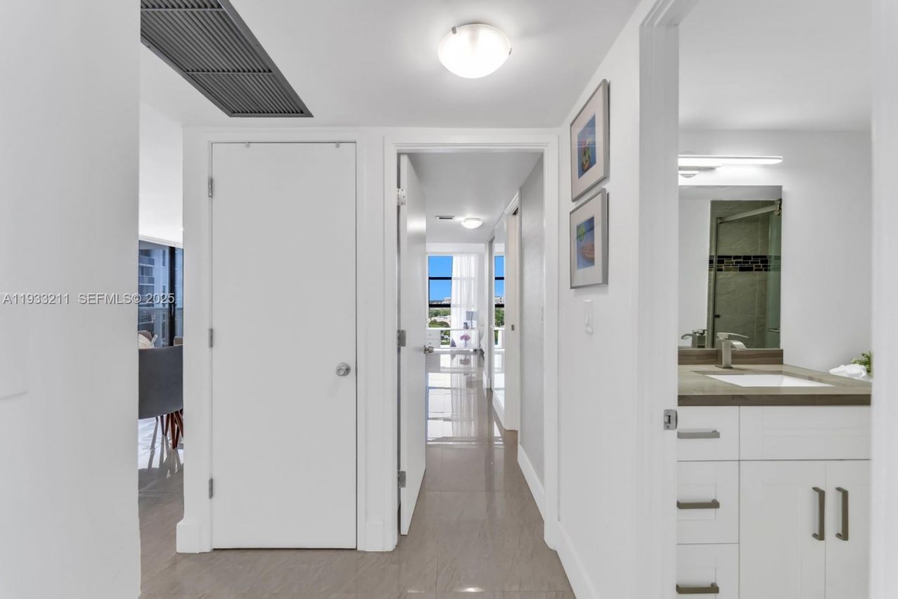 3701 N Country Club Dr, Unit 1408, Aventura, FL 33180 Photo