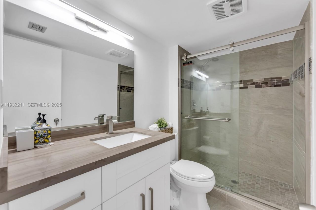 3701 N Country Club Dr, Unit 1408, Aventura, FL 33180 Photo