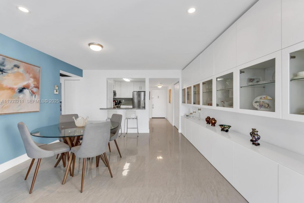 3701 N Country Club Dr, Unit 1408, Aventura, FL 33180 Photo