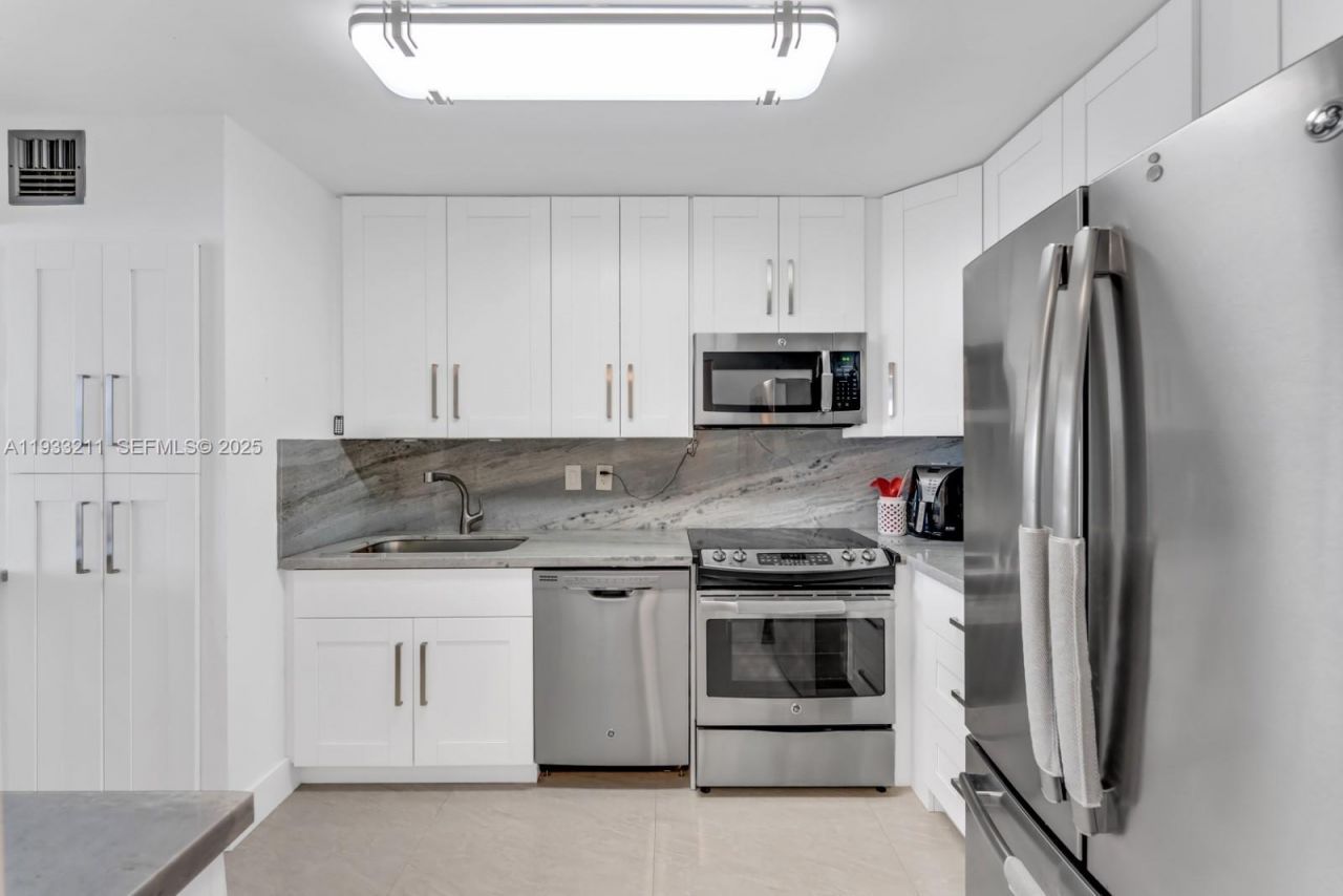 3701 N Country Club Dr, Unit 1408, Aventura, FL 33180 Photo