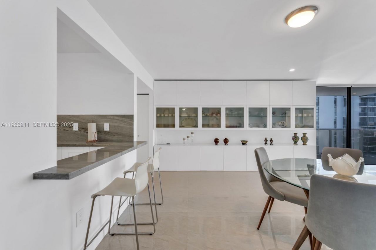 3701 N Country Club Dr, Unit 1408, Aventura, FL 33180 Photo