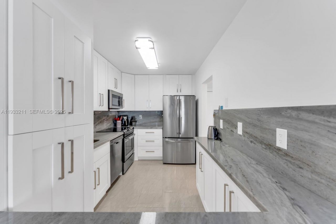 3701 N Country Club Dr, Unit 1408, Aventura, FL 33180 Photo