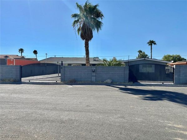 808 S Mallard Street , Las Vegas, NV 89107