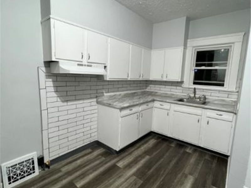 9003 Kempton Avenue, Cleveland, OH 44108 Photo 10