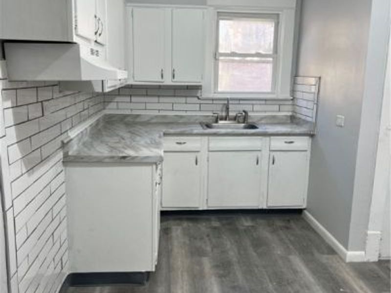 9003 Kempton Avenue, Cleveland, OH 44108 Photo 6