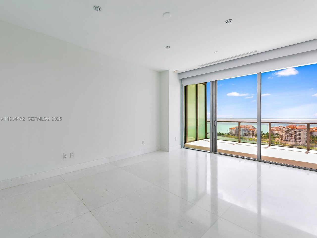 800 S Pointe Dr, Unit 2103, Miami Beach, FL 33139 Photo