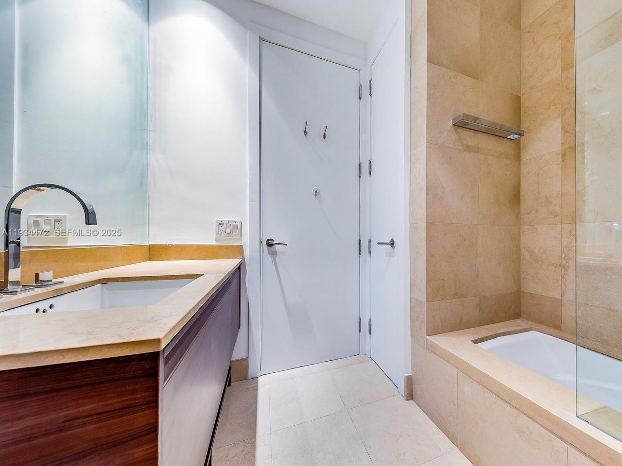 800 S Pointe Dr, Unit 2103, Miami Beach, FL 33139 Photo