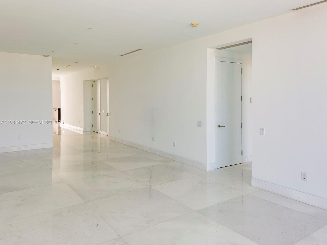 800 S Pointe Dr, Unit 2103, Miami Beach, FL 33139 Photo