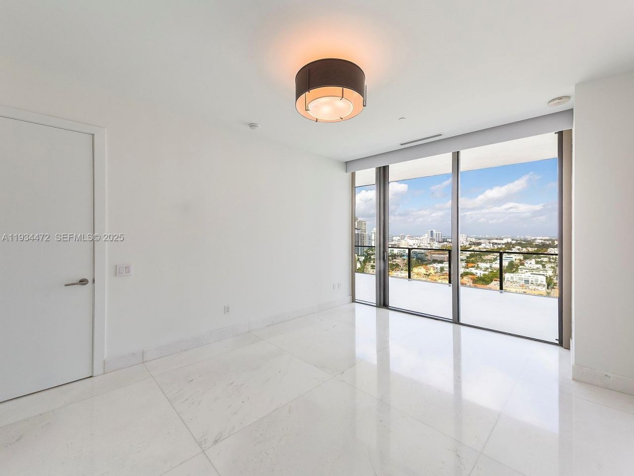 800 S Pointe Dr, Unit 2103, Miami Beach, FL 33139 Photo