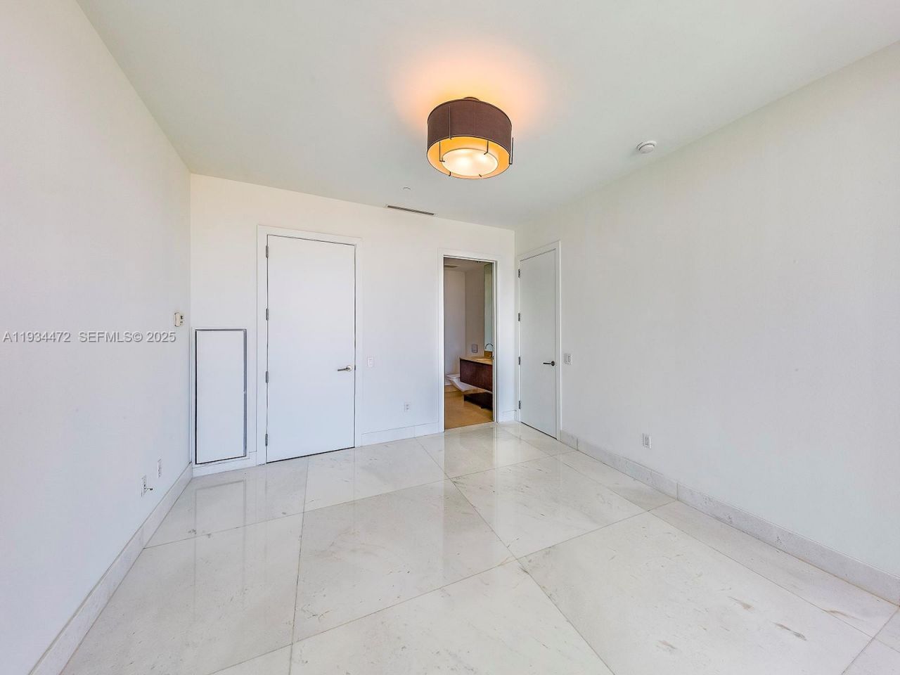 800 S Pointe Dr, Unit 2103, Miami Beach, FL 33139 Photo