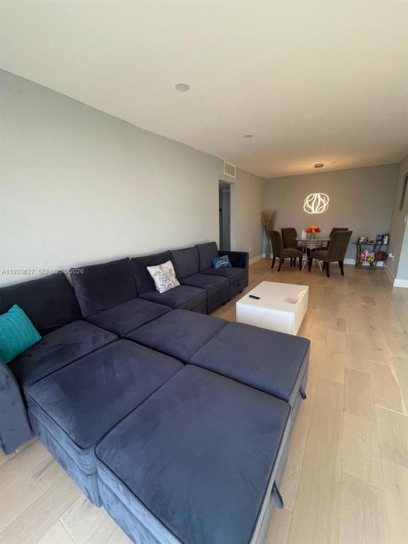 1235 Pennsylvania Ave, Unit 4E, Miami Beach, FL 33139 Photo