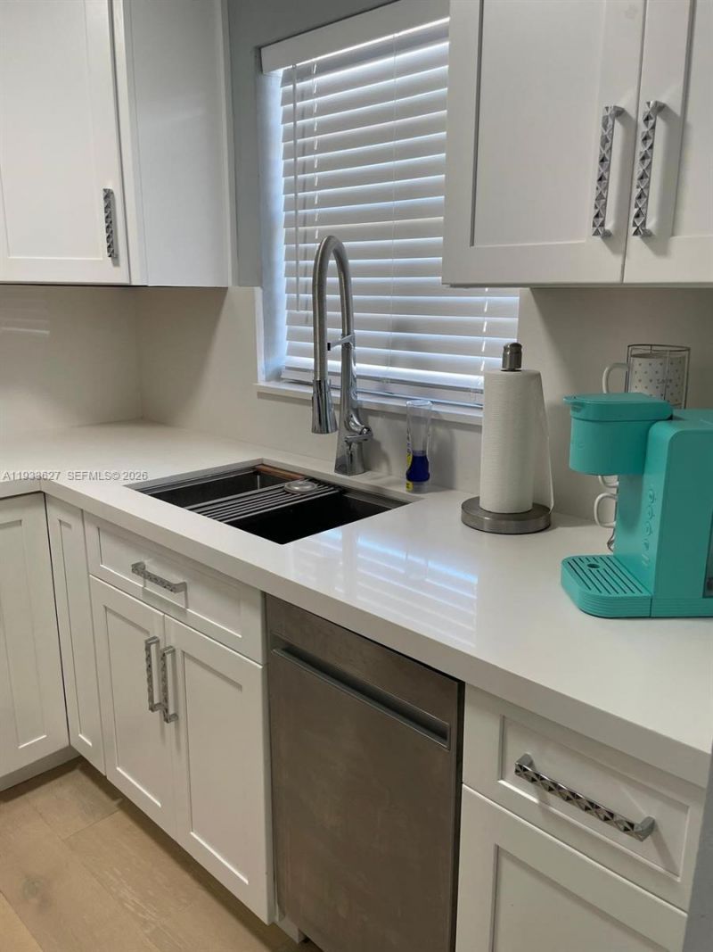 1235 Pennsylvania Ave, Unit 4E, Miami Beach, FL 33139 Photo