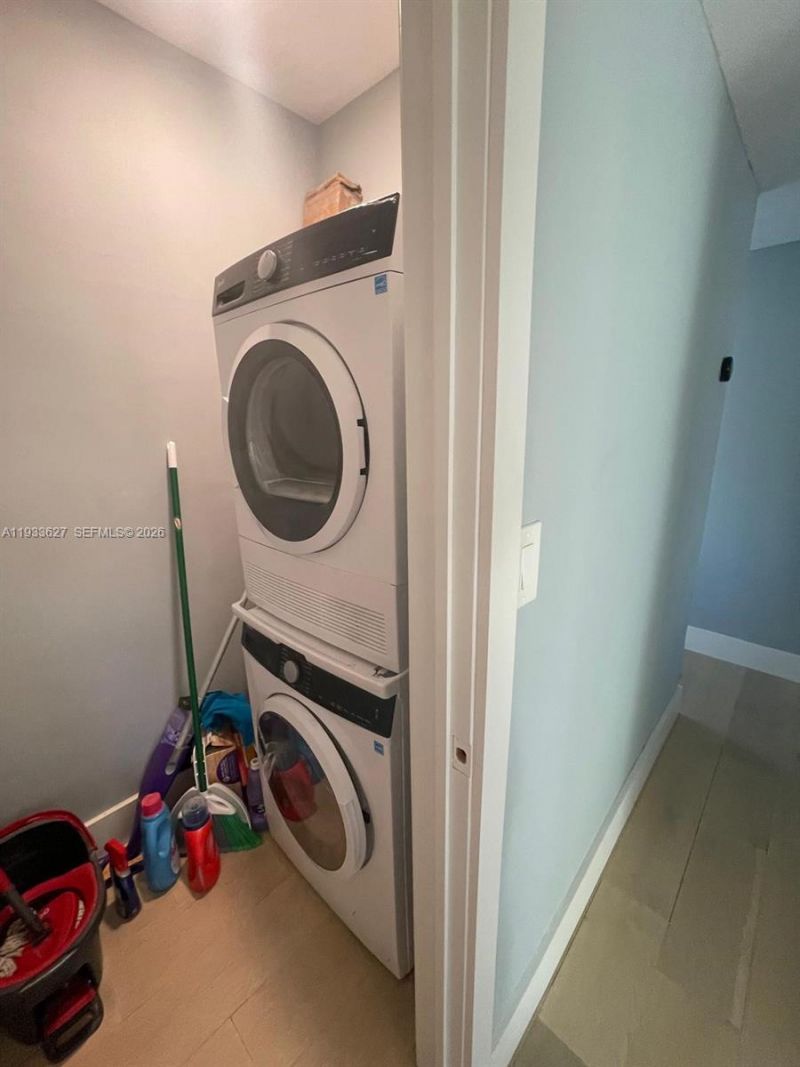 1235 Pennsylvania Ave, Unit 4E, Miami Beach, FL 33139 Photo