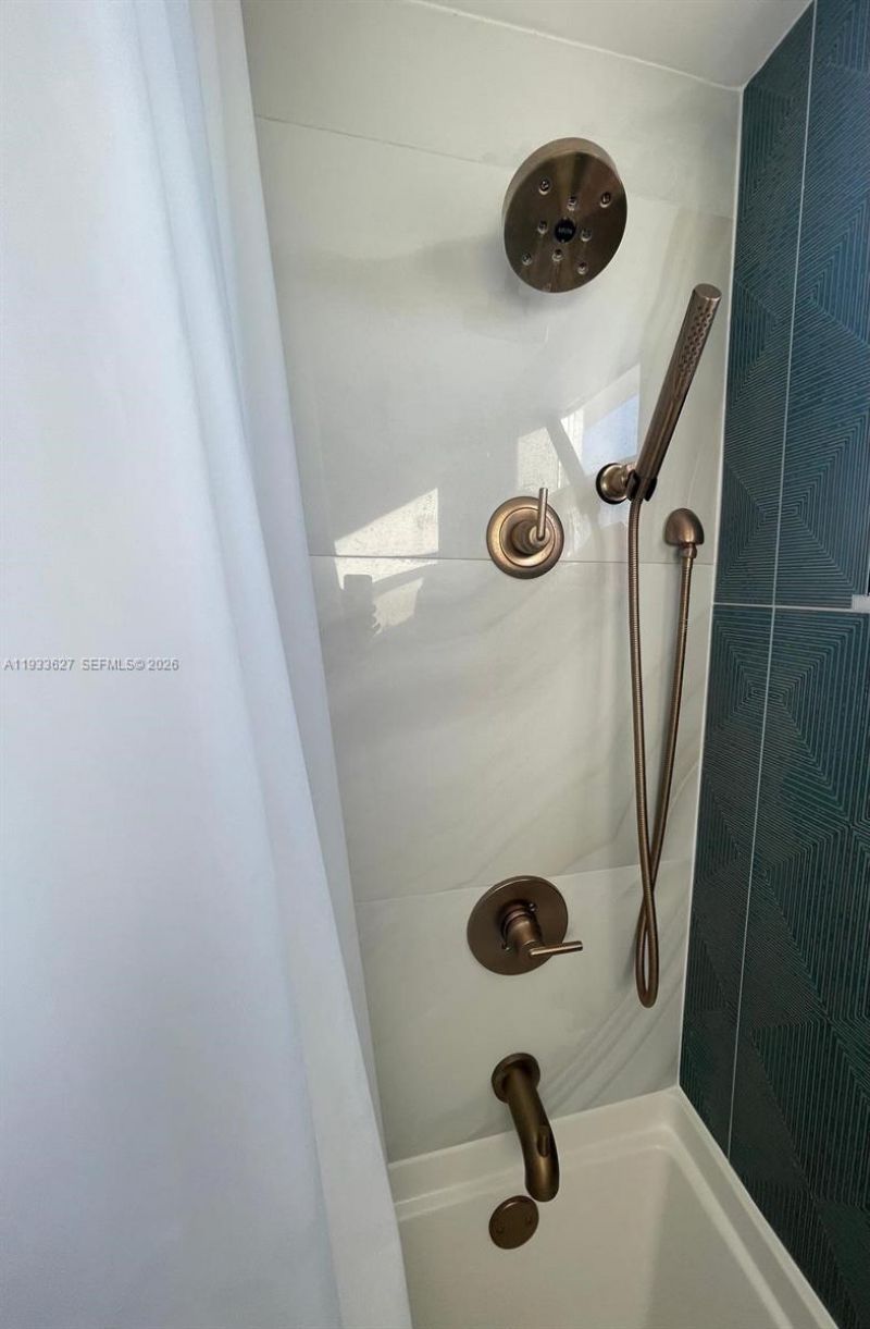 1235 Pennsylvania Ave, Unit 4E, Miami Beach, FL 33139 Photo