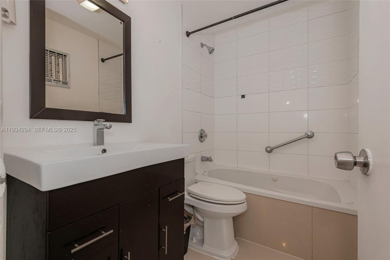 1560 NE 127th St, Unit 113, North Miami, FL 33161 Photo