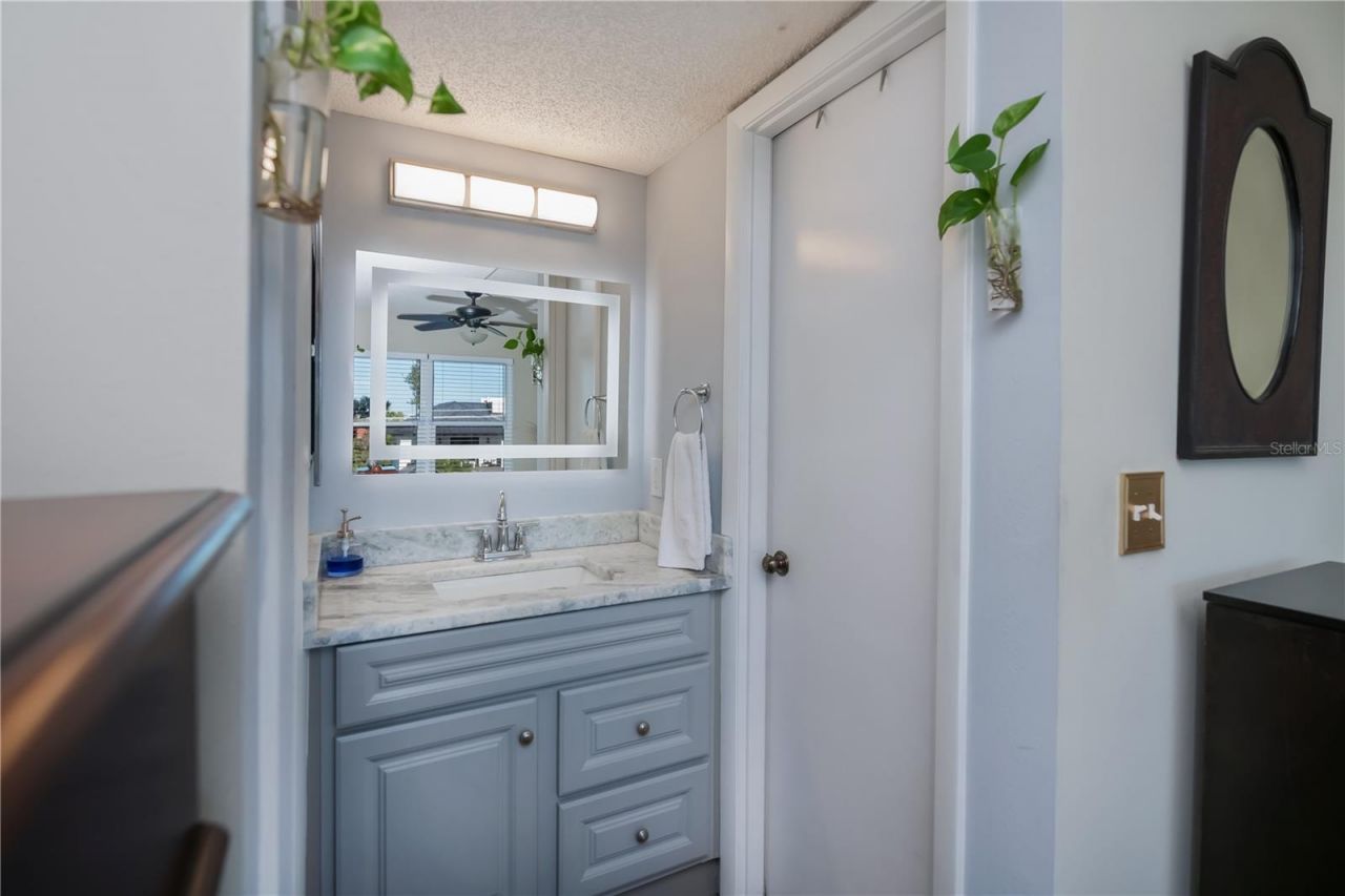 1001 Benjamin Franklin Drive, Unit 406, Sarasota, FL 34236 Photo