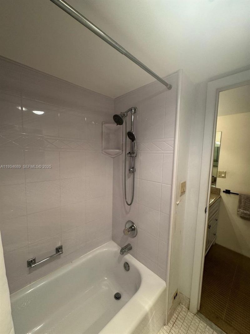 20335 W Country Club Dr, Unit 1105, Aventura, FL 33180 Photo