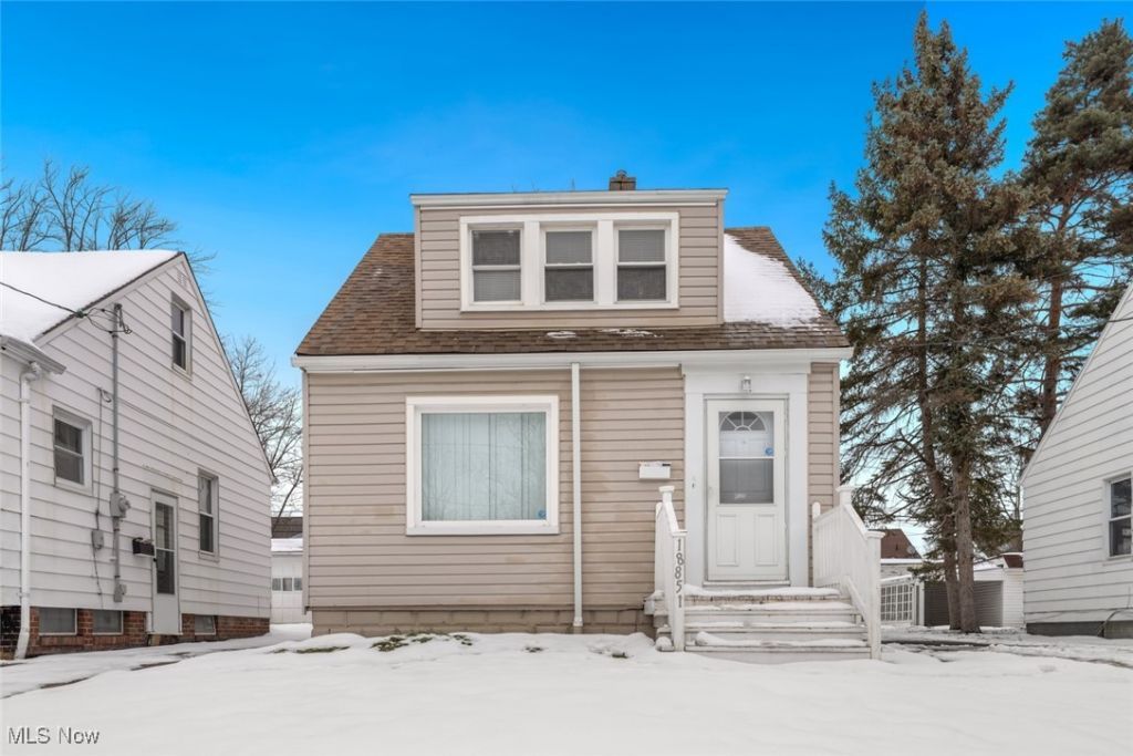 18851 Raymond Street, Maple Heights, OH 44137 Main Photo