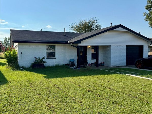 234 S 5th Avenue E, Stroud, OK 74079