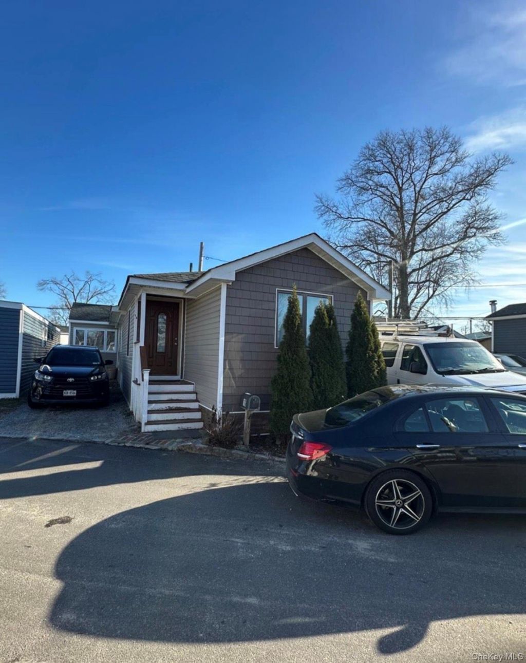 10 Elm Avenue, Bay Shore, NY 11706 Main Photo