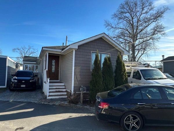 10 Elm Avenue, Bay Shore, NY 11706