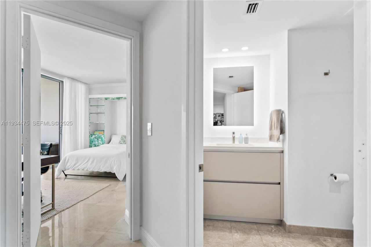 1331 Brickell Bay Dr , Unit 3007, Miami, FL 33131 Photo