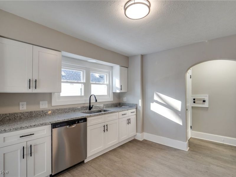 1835 Thornapple Avenue, Akron, OH 44301 Photo 2