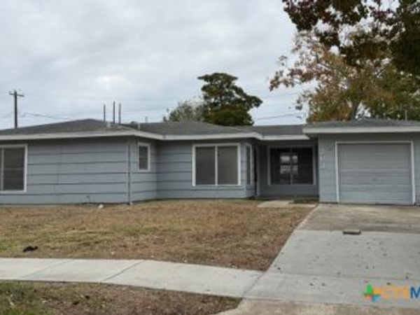 203 Houston Street, Port Lavaca, TX 77979