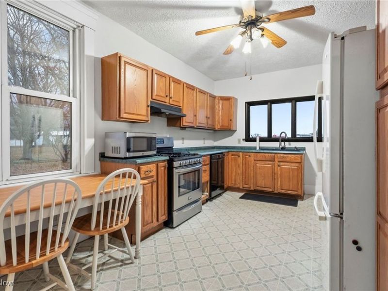 4692 Beechwood Avenue NE, Paris, OH 44669 Photo 6