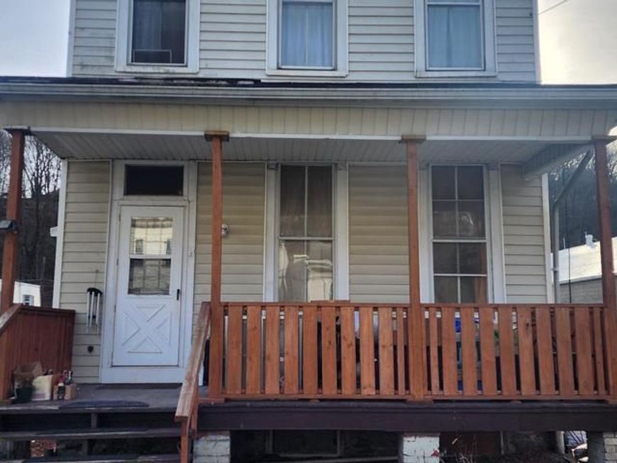 143 W Railroad Street, Pottsville, PA 17901 Main Photo